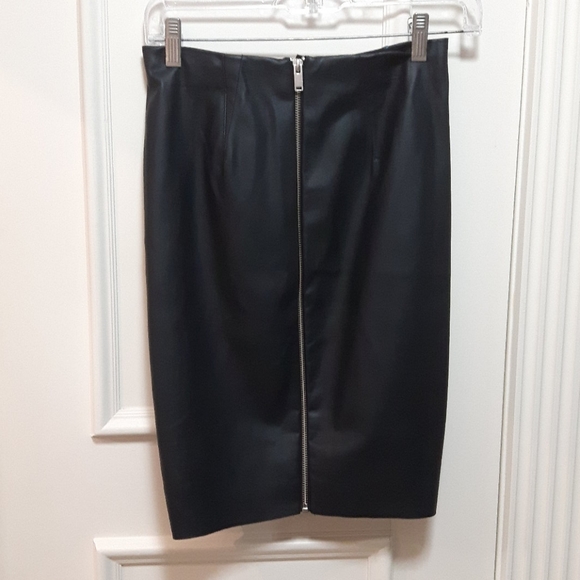 🛍️ NWT faux leather & floral skirt - Picture 5 of 5